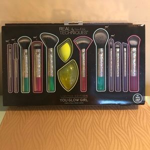 You Glow Girl limited edition Brush Set